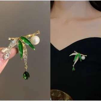 Elegant Green Water Drop Pendant Brooch